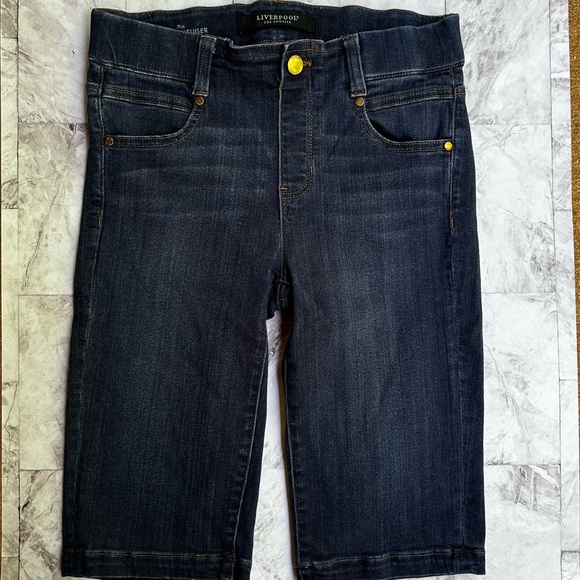 LIVERPOOL Gia Glider Shorts 2 STITCHFIX - Picture 1 of 4